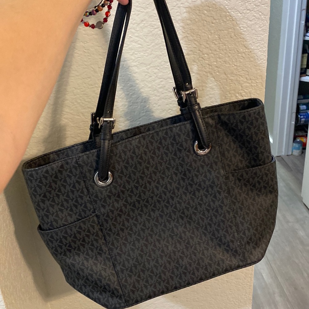 Michael Kors medium size purse